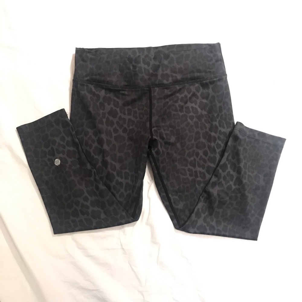 Vie Active leopard print crop leggings, Sz S